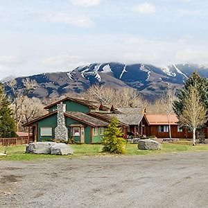 Отель 7 Point Ranch Emigrant Экстерьер фото